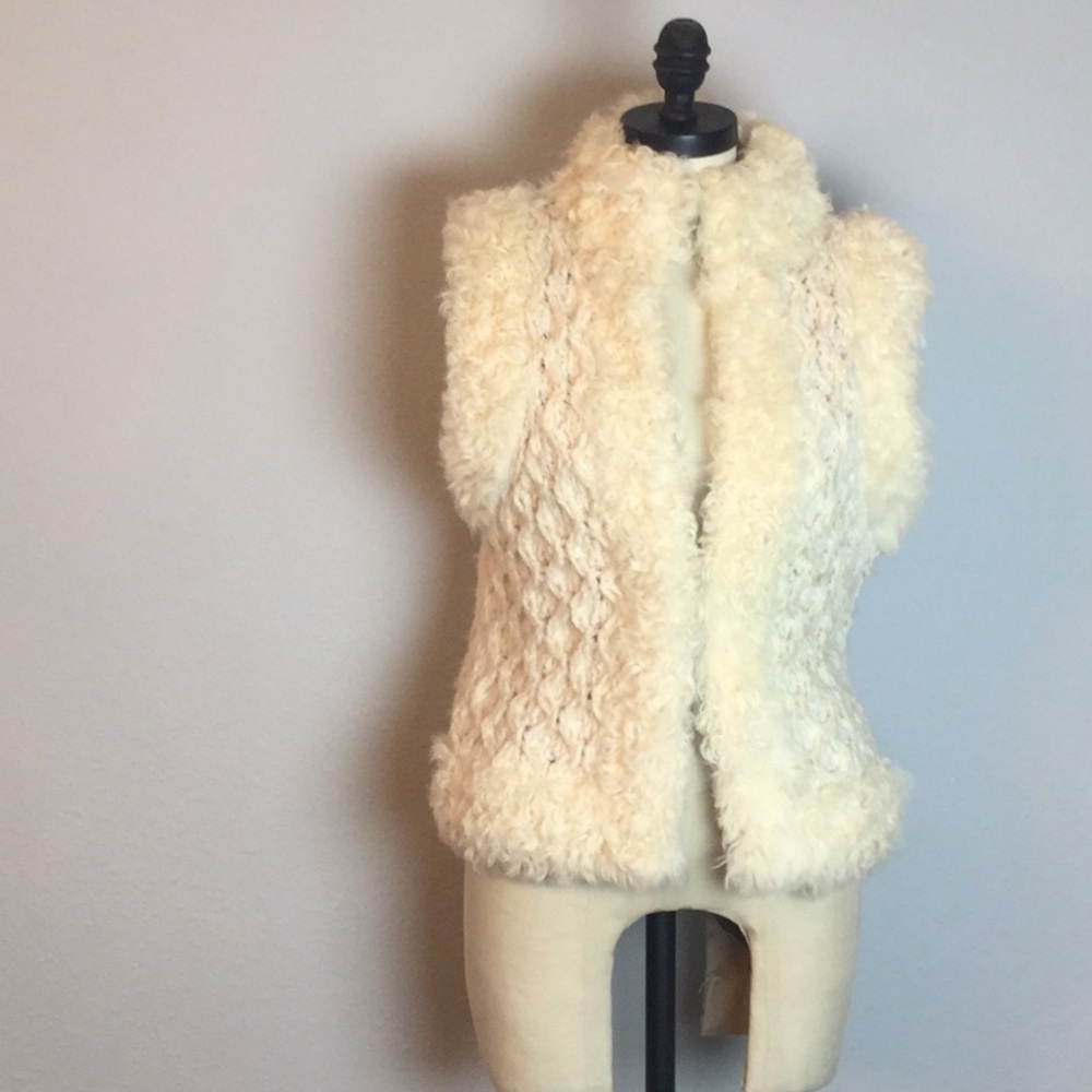 EXPRESS IVORY SWEATER VEST W/ DYED LAMB TRIM,NWOT
